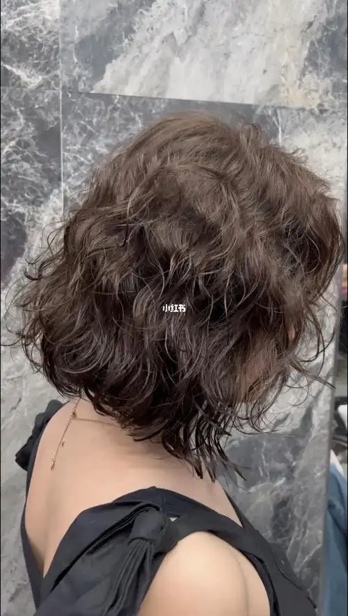 秋冬短发烫染推荐