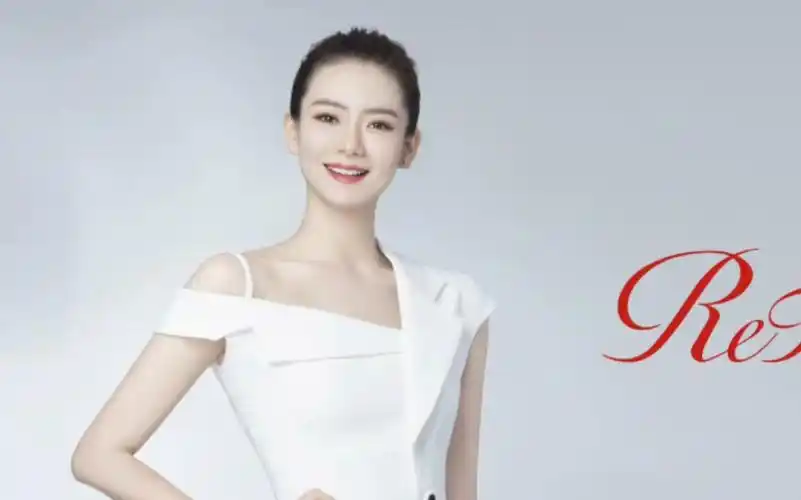 【戚薇】代言 refa美容仪 品牌大使