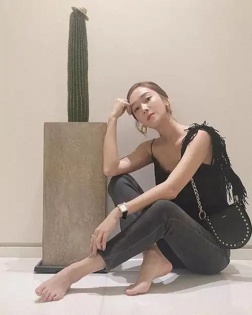 我不酸郭碧婷的5克拉钻戒我能够自力更生