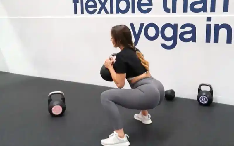 翘臀6个壶铃臀部训练动作