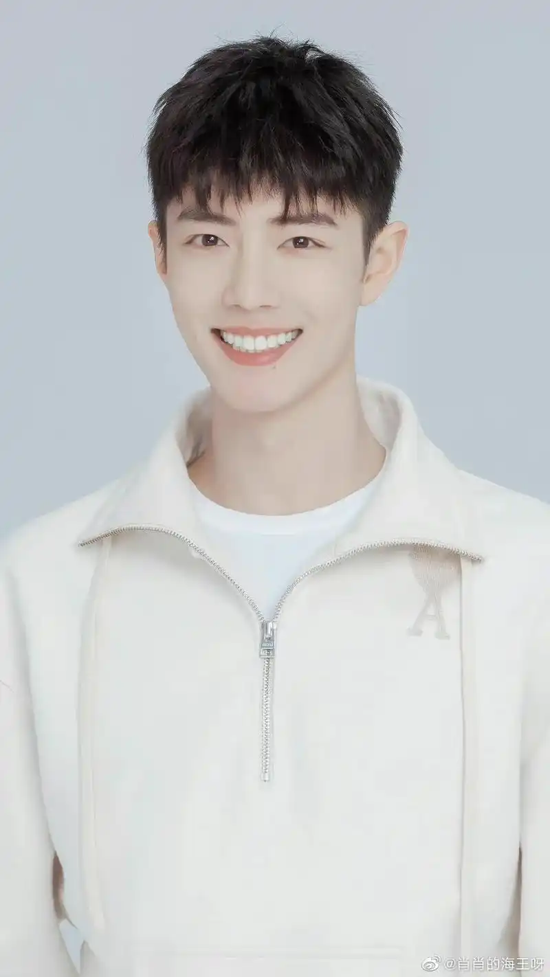 笑的好灿烂呀.#肖战