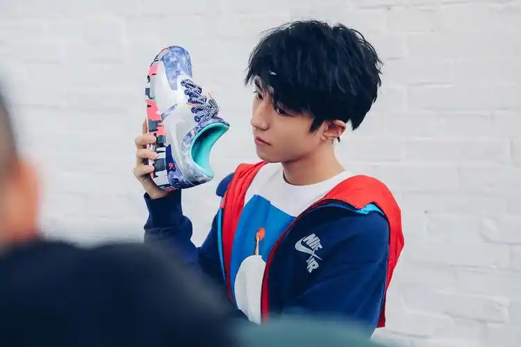 王俊凯当上设计师,nike的这款球鞋就是他设计的