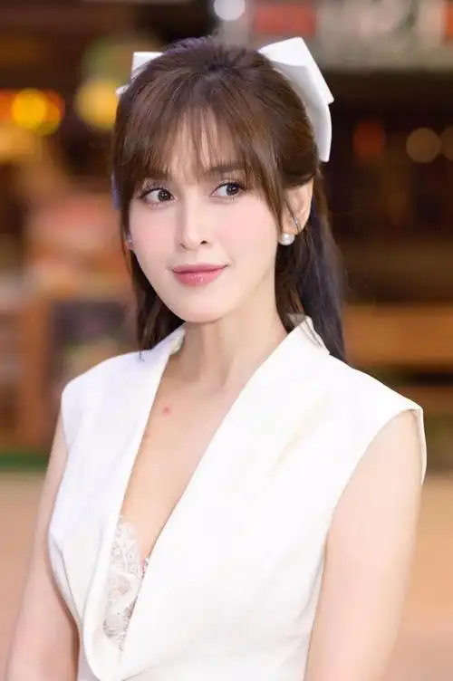 四十岁的她有着极其美丽的自然之美身材不输职业模特