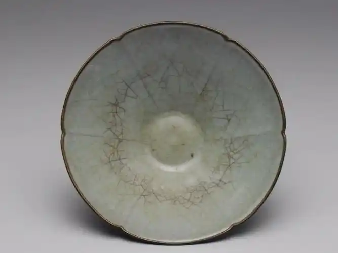 龙泉青瓷冰裂纹
