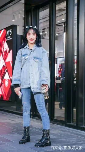 街拍:怎样穿搭好看,时尚搭配是关键