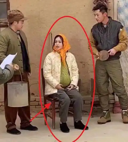 《奔跑吧9》路透曝光,白鹿双马尾像村姑,baby挺孕肚接地气|郑恺|李沁