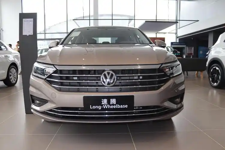 探店2021款大众速腾,金色涂装很少见,内饰高级,优惠幅度缩水!