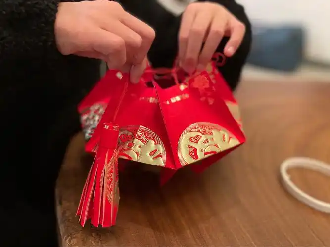 大吉大利,变废为宝——制作红包灯笼