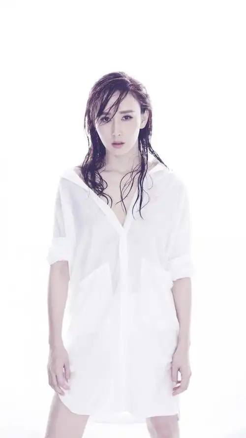 性感辣妈胡静真空衬衣湿身诱惑高清手机壁纸