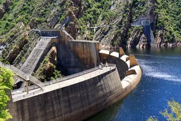北京水长城旅游区是国家级aaaa景区,位于北京市怀柔区九渡河镇境内,因