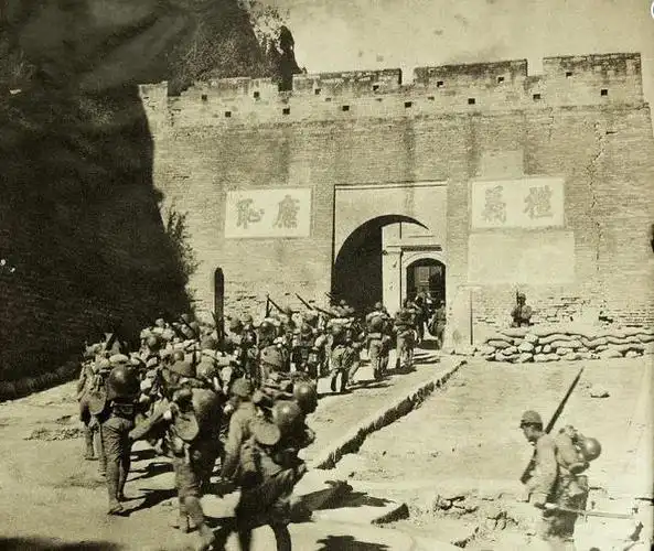 山西崞县(崞阳镇)的城墙,这座城门依山而建宏伟至极