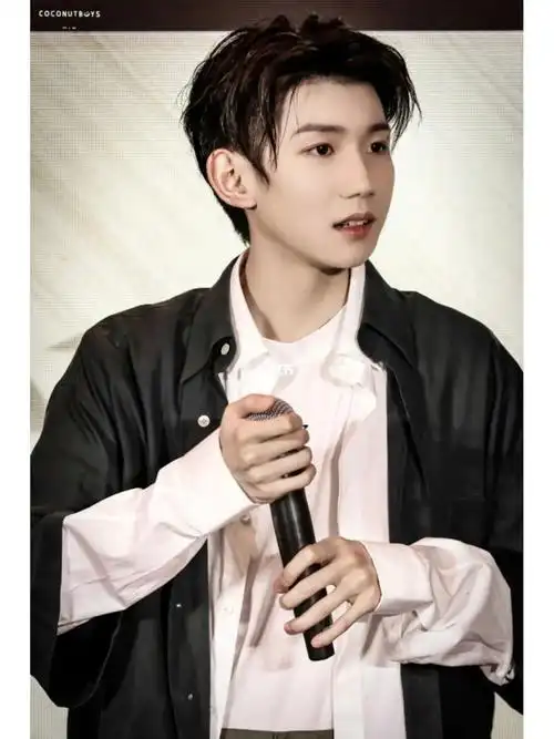 王源  申请加入美女小汤圆的微信朋友圈