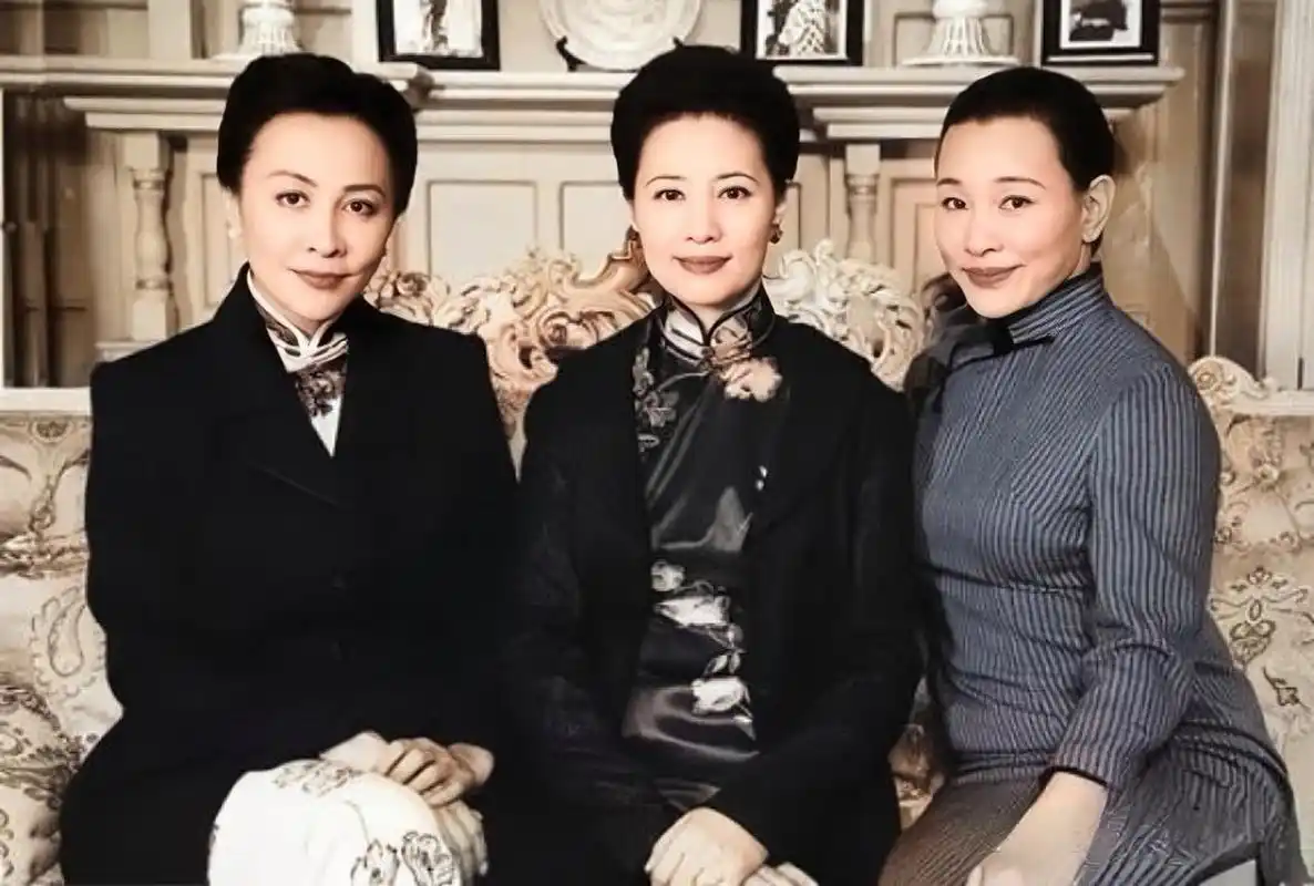 宋氏三姐妹 ,个个气质非凡,美若天仙清新脱俗,不愧是出身名门,是真正