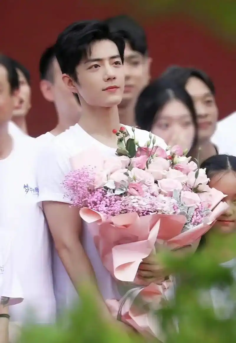 肖战#鲜花94  把漂亮的花送给最帅气的人95#颜值 #宝 - 抖音