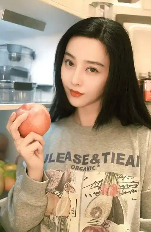 如今范冰冰在国内仍然处于无戏可拍的情况,而1981年出生的范冰冰现在