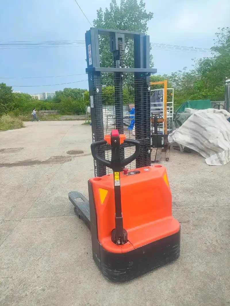 诺力品牌全电动步行式液压叉车堆高车.