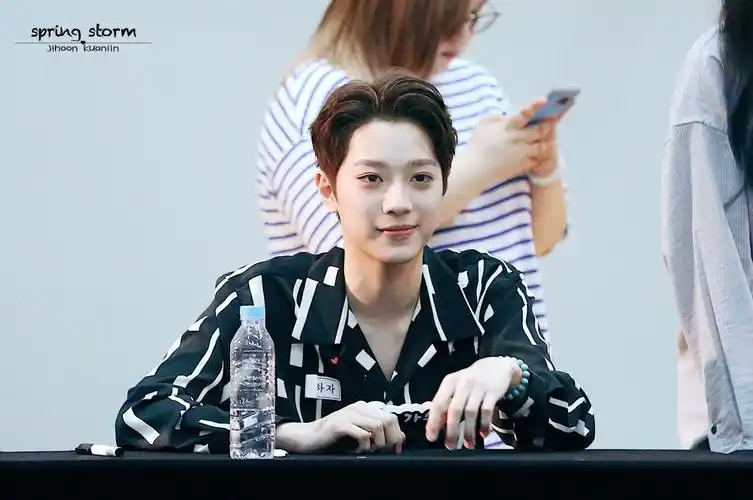 男版produce101 wanna·one 赖冠霖 cr.logo - 堆糖,美图壁纸兴趣社区