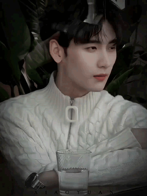 黄俊捷摸夏之光腹肌