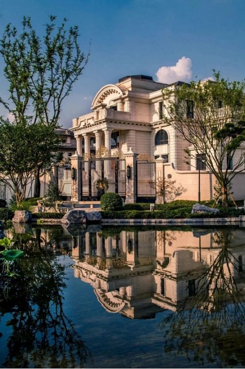 64,别墅产品从销售中心开始,到实景园区呈现,每一次亮相都震动业内外.