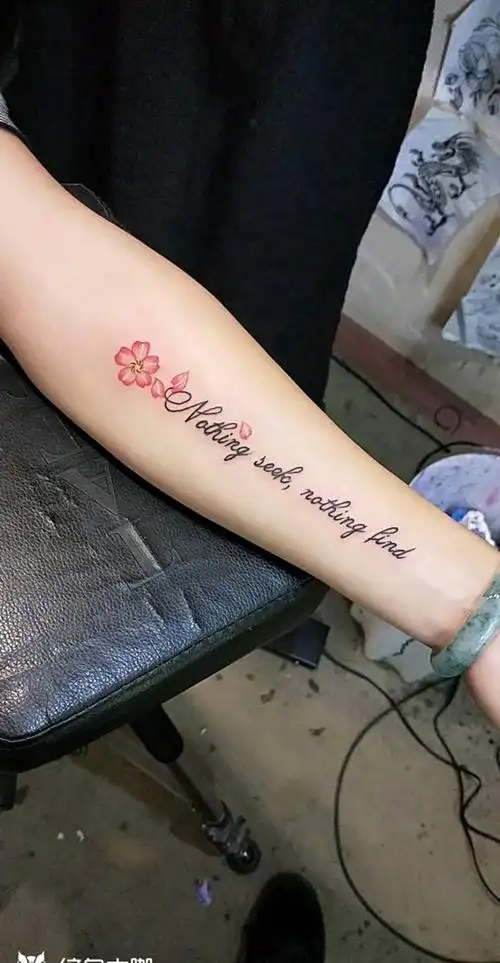 英文樱花纹身图片手臂传统字符植物成品纹身图案