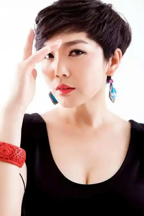 情奴歌手苏勒亚其其格受邀能量堡垒群星演唱会