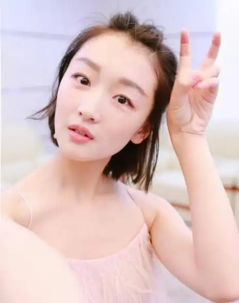 周冬雨个人资料哪里人简介身高年龄三围图片