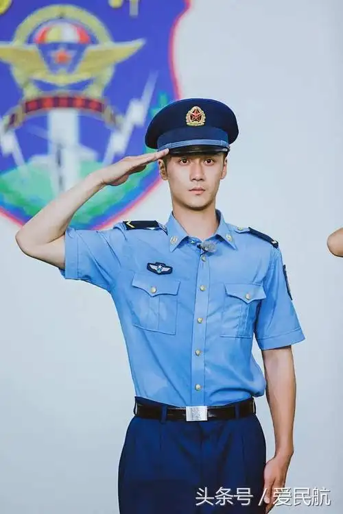 《真正男子汉》敬军礼谁最标准?杨幂有模有样