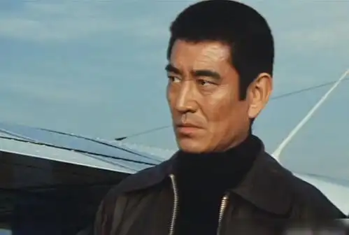 高仓健出演追捕时多大岁数