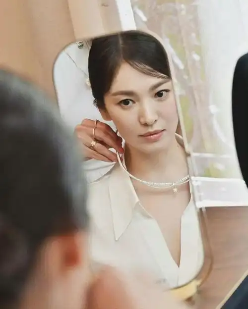 宋慧乔ins更新chaumet拍摄花絮,好优雅好贵气的尚美女神