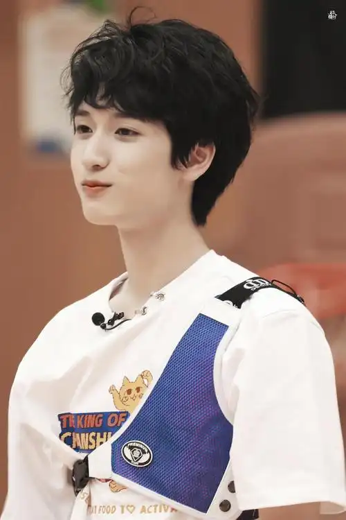 滴滴灵气rapper严浩翔帅图大放送哦16岁出了两首原创绝对顶级美貌事业