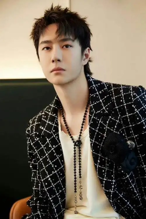 是因为王一博的年纪太小,所以不让他提名,易烊千玺不是比他年龄还小吗