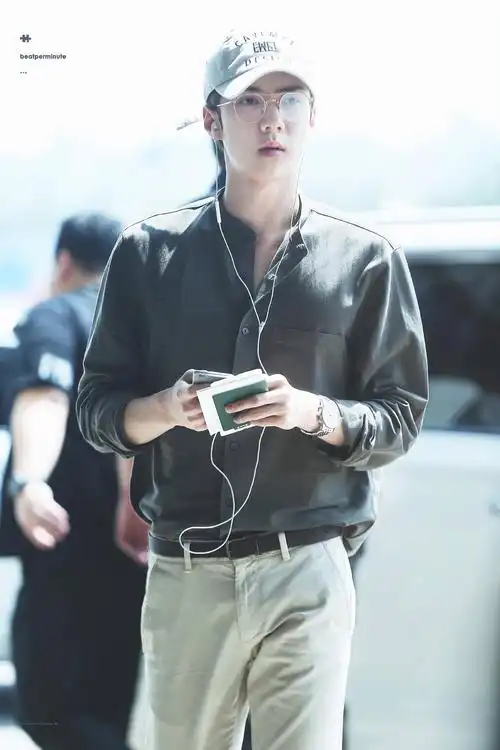 160812金浦机场的吴世勋(终于有人发现这天了)