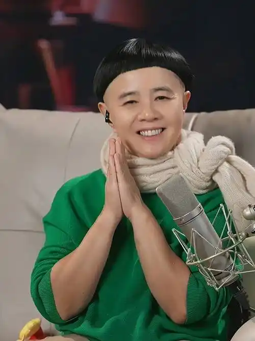 刘纯燕:接受专访谈外孙,直言"佩服24岁女儿当妈妈的那种勇敢"