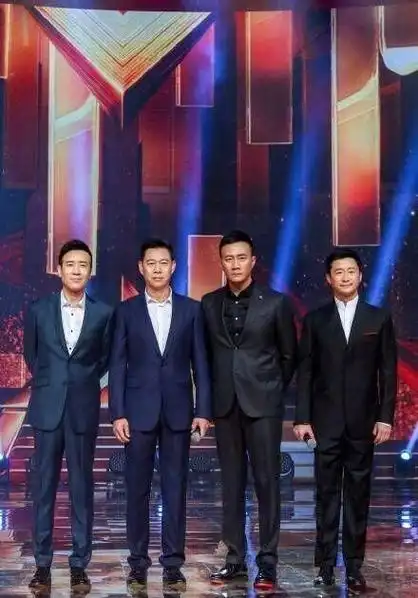 张国立冲镜头笑得好开心