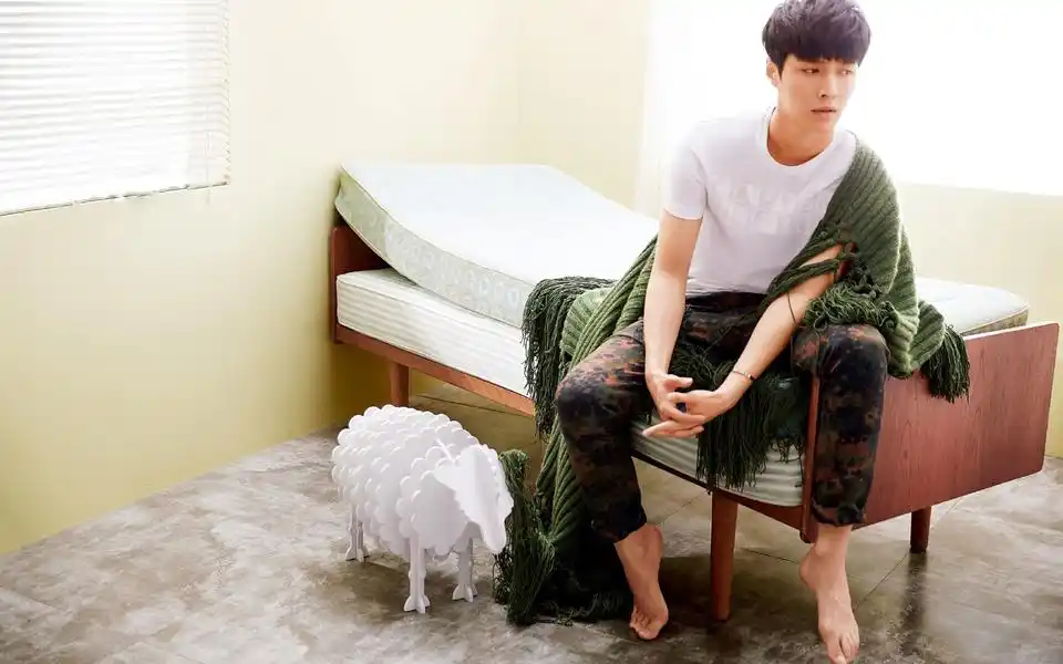 人气偶像张艺兴帅气秋冬壁纸_可帅气可呆萌的绵阳兴