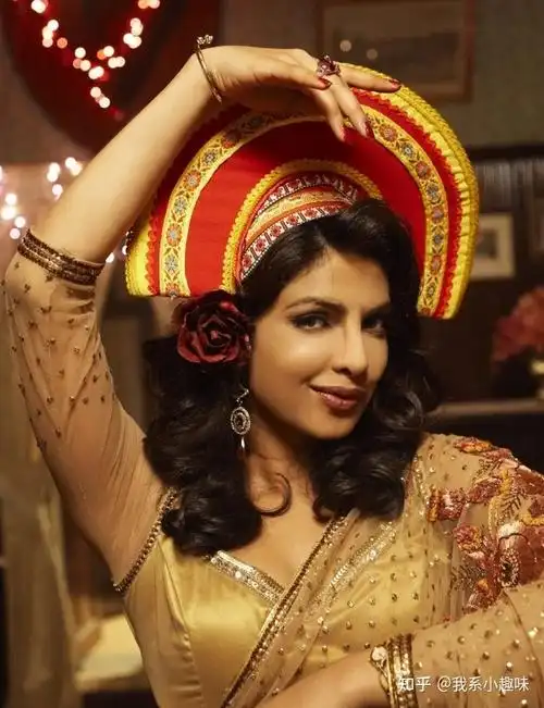 priyanka chopra,皮肤是巧克力色儿,但不是棕色人种,而是白种人也就