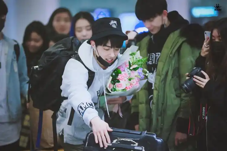 机场站,肖战 - 堆糖,美图壁纸兴趣社区