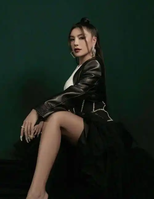 超女冠军江映蓉,终于为自己的"整容"付出了代价_观众_身材_蔡依林