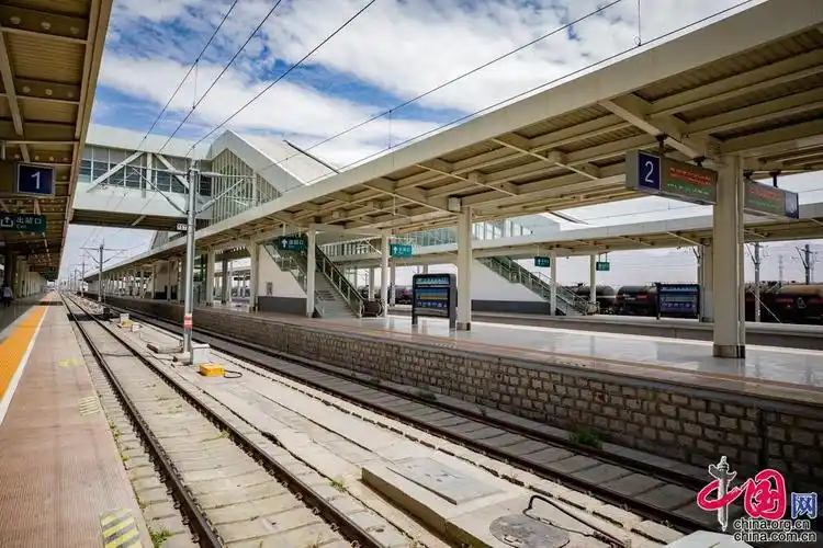 青藏铁路上的"高原驿站" 看格尔木站旧貌换新颜