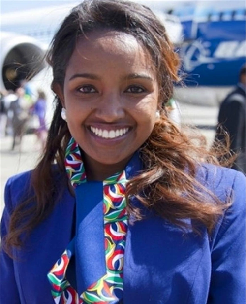 直击最美的非洲空姐,黑色皮肤展现别样美丽,看到最后一个却笑翻