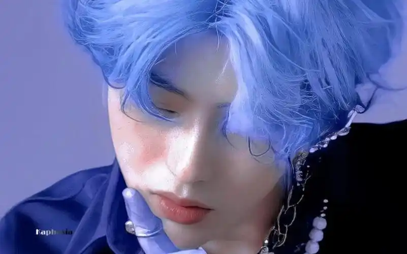 蔡徐坤蓝发微信状态80