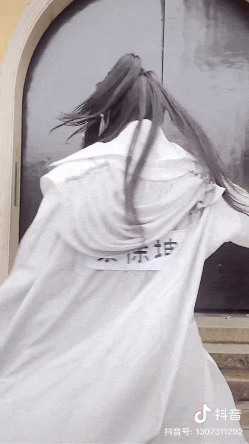 蔡徐坤抖音发起《默片》穿越变装挑战 高冷帅哥一秒切换风度翩翩古装