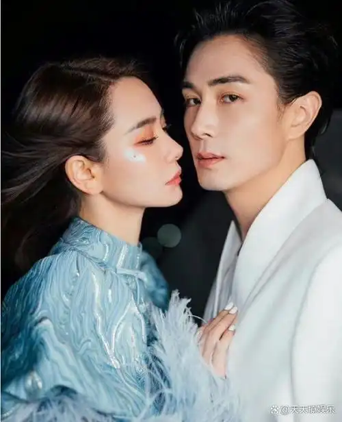 每一年都让我们看到他和戚薇这对明星夫妻的爱情故事