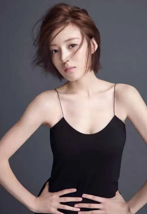 何美璇吊带睡衣诱惑性感写真13