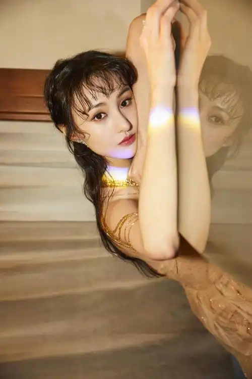 郑爽抹胸纱裙郑爽粉色抹胸纱裙好美