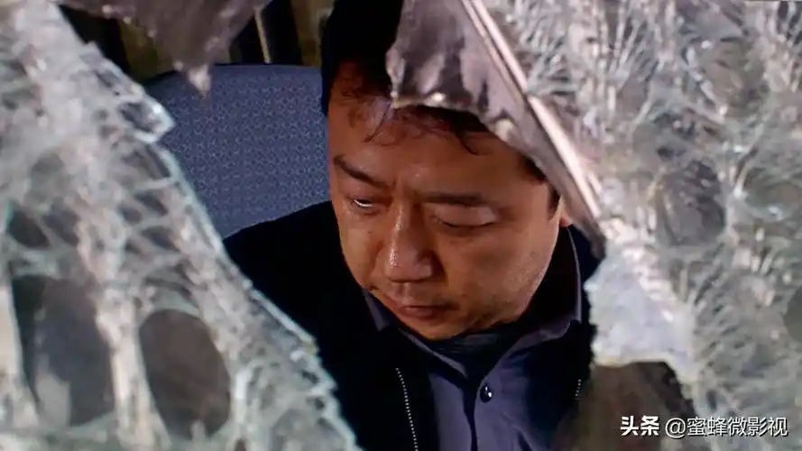 "鬼才导演"宁浩导演电影《疯狂的石头》,放现在网友估计值20_包哥