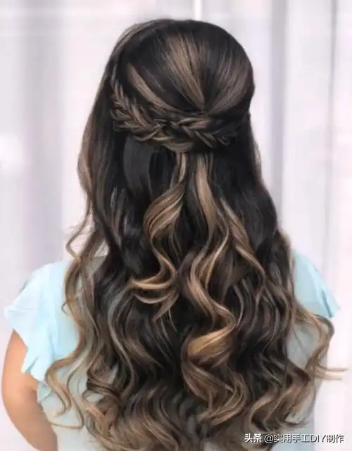「发型diy」30款美观实用的中长卷发编发,小女人韵味十足