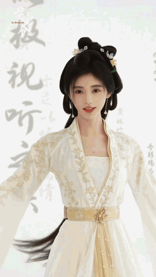 鞠婧祎天选古装女主#鞠婧祎新剧花间令造型,发髻和她的精致小脸九配