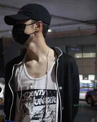 这题那得是王一博吧锁骨杀腹肌杀喉结杀总之你想要的他都有