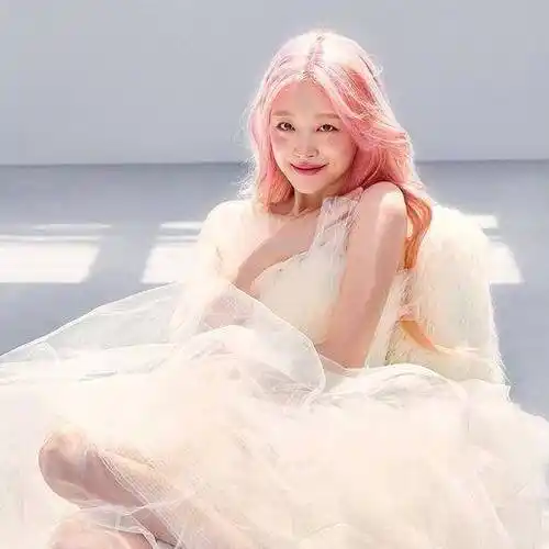 人桃崔雪莉,水灵皮撞时尚的衣服,干脆不要太美_头发_桃花的_白色